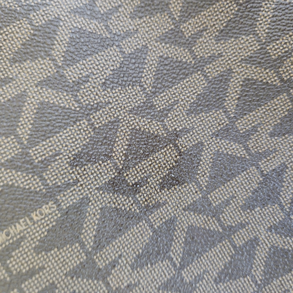 Michael Kors Signature Tote...Nearly perfect! - Picture 7 of 8